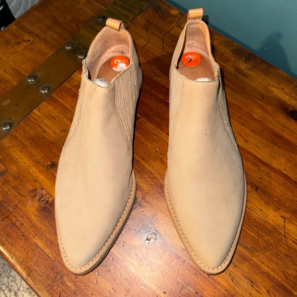 Tan Leather Ankle Boots by Gentle Souls size 9.5